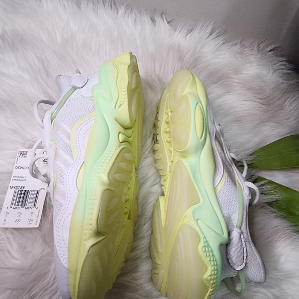 adidas Ozweego Women shoes Size5 new - Picture 2 of 9